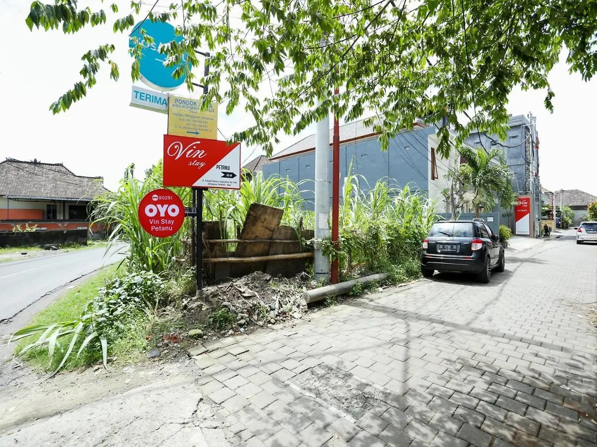 Super Oyo Capital O 90291 Vin Stay Petanu Pesanggaran Hotel