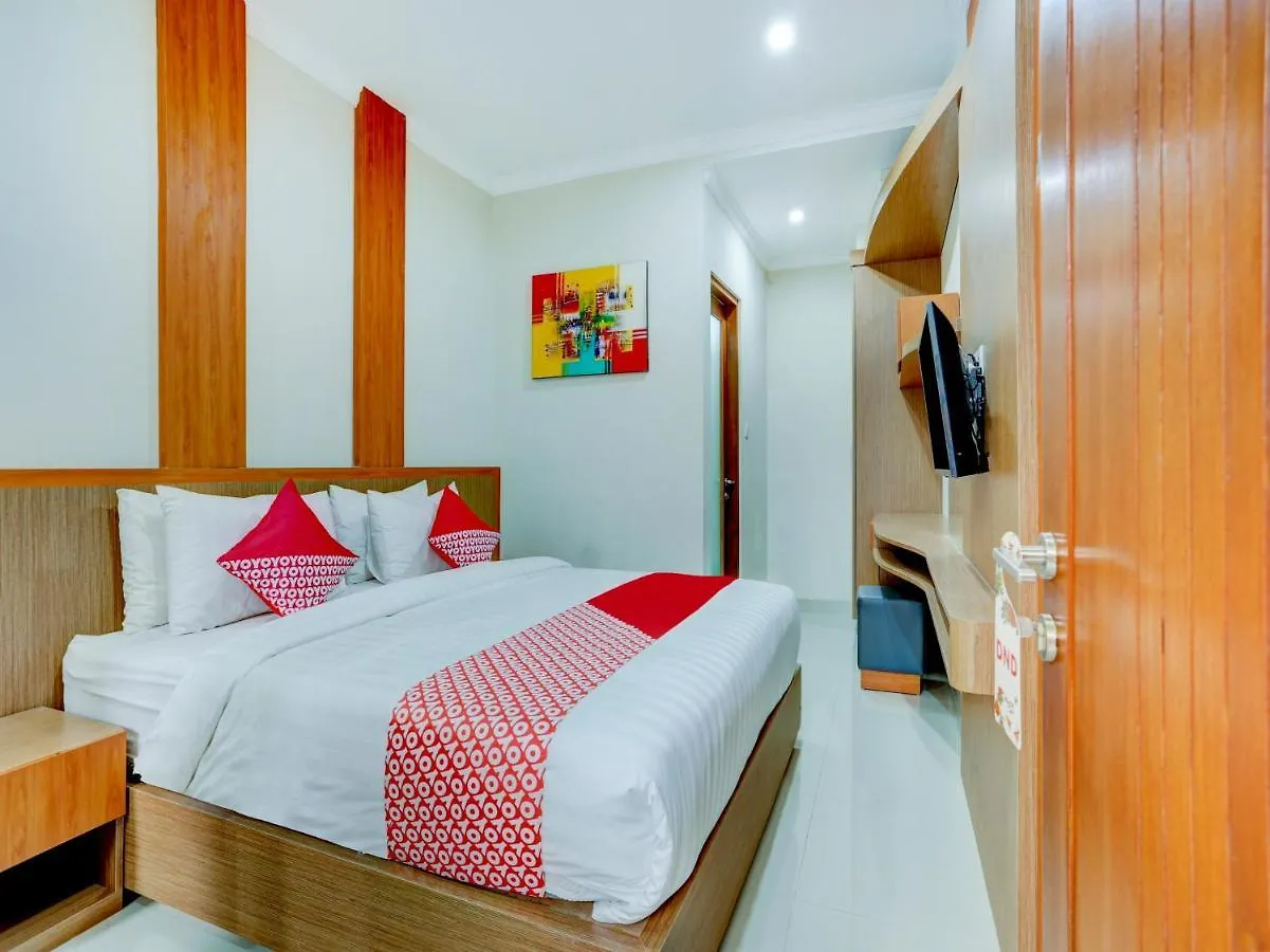 Super Oyo Capital O 90291 Vin Stay Petanu Pesanggaran Hotel